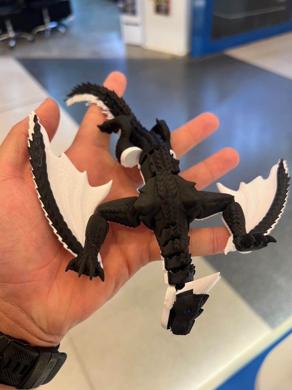 Dragão Preto Articulado