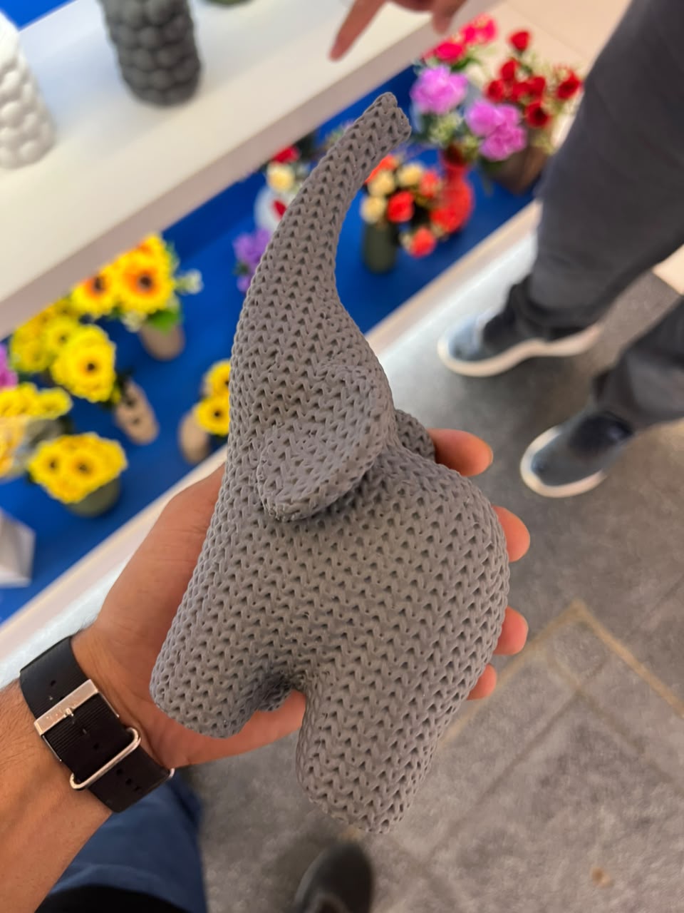 Estatua Elefante Croche Cinza
